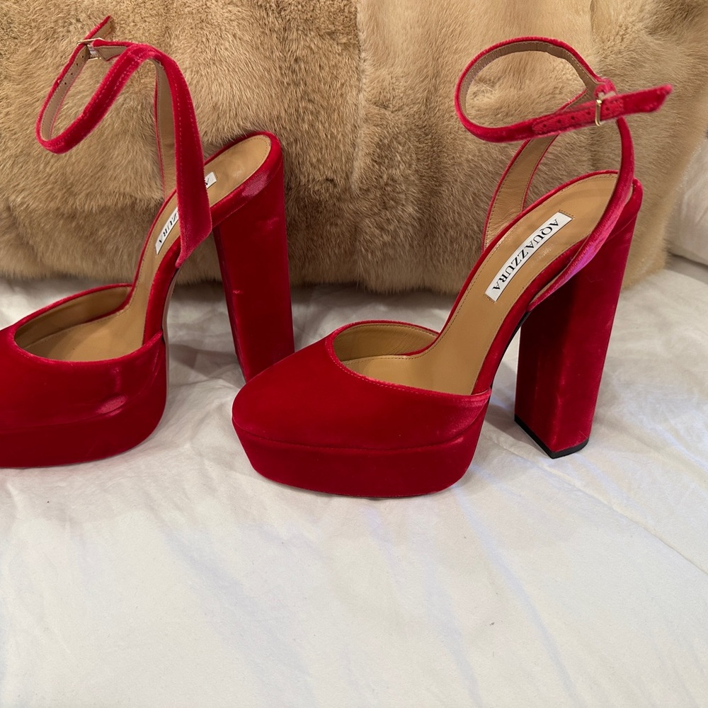 AQUAZZURA
So High 140 Plateau Heels Velvet upper with leather sole Made in Italy